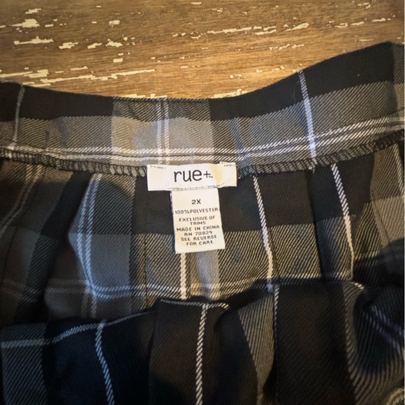 Plus Soze Rue 21 Pleated Plaid Skirt - Picture 2 of 2